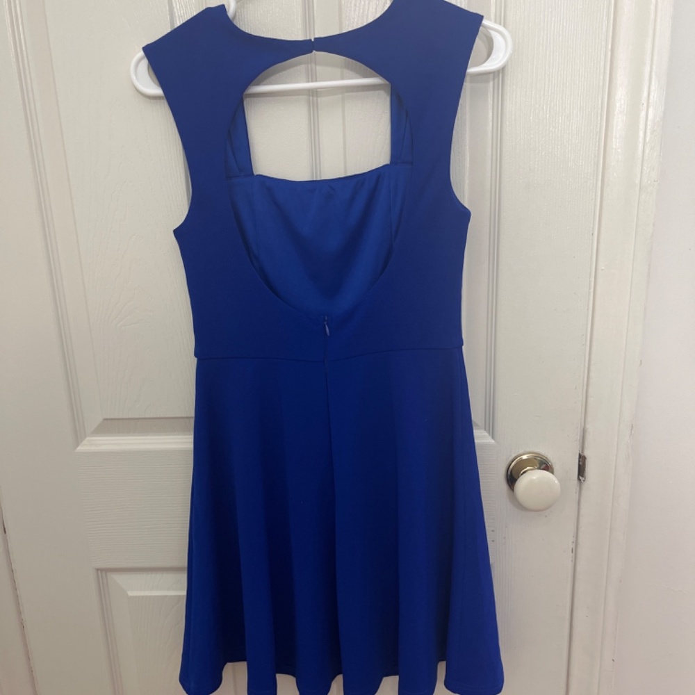 Dress - Picture 3 of 4